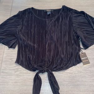 Black silky midcrop blouse. Flared sleeves. Adjustable tied waist round neck.